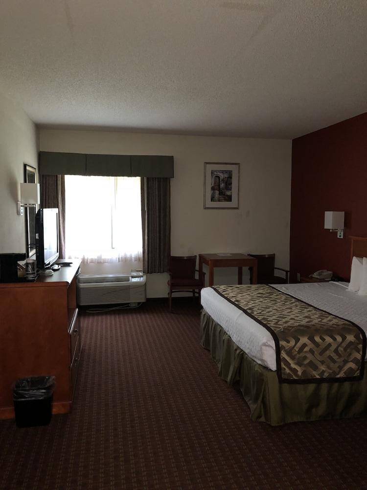 Millennium Inn Ellisville Exterior photo