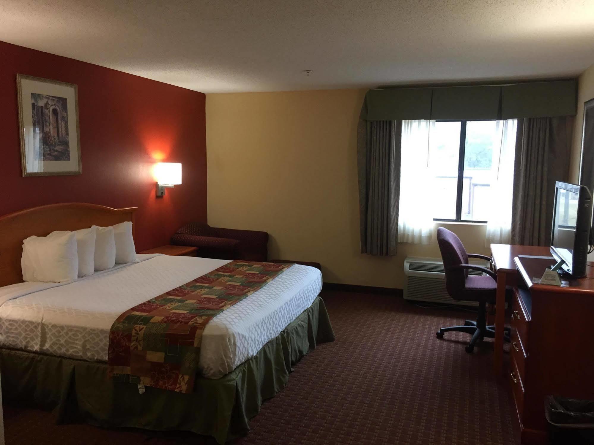 Millennium Inn Ellisville Exterior photo